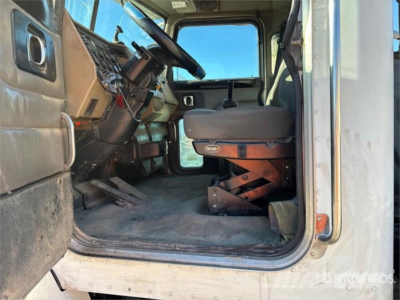 Peterbilt 335 Скиповые погрузчики