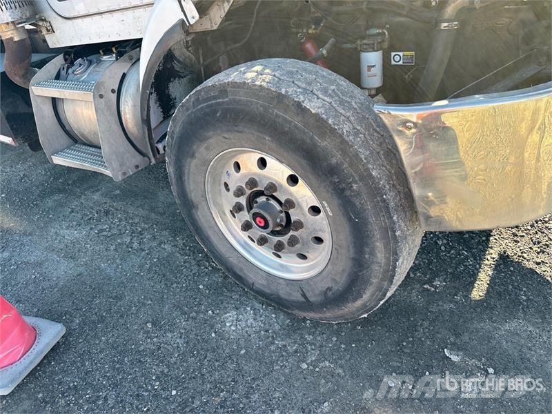 Peterbilt 335 Hidraulikus konténerszállító