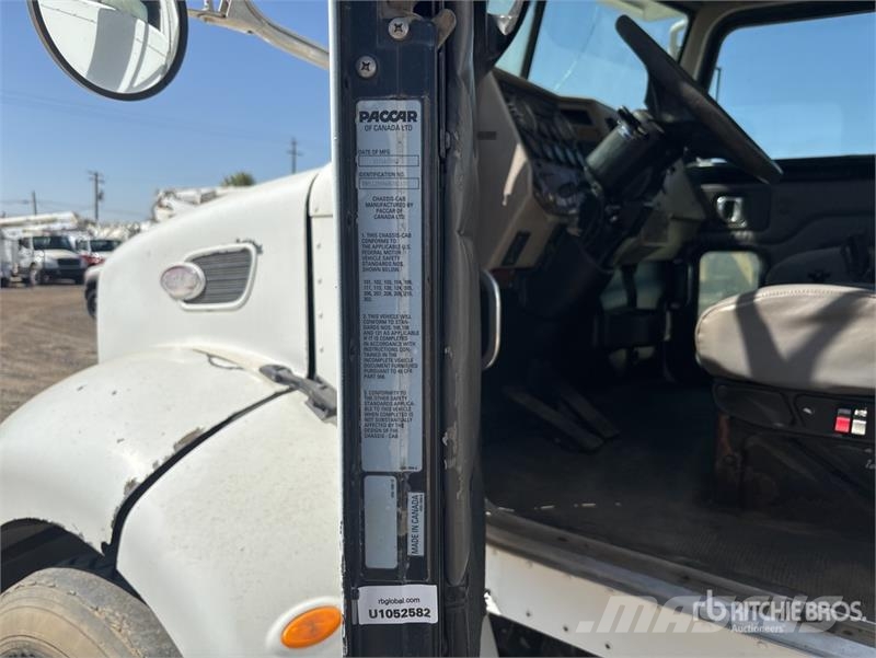 Peterbilt 335 Vesisäiliöautot