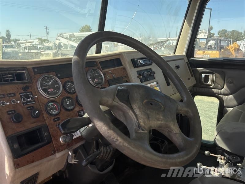 Peterbilt 335 Vesisäiliöautot