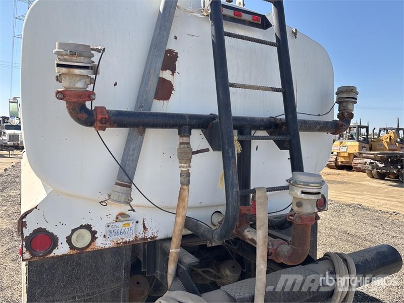 Peterbilt 335 Vesisäiliöautot