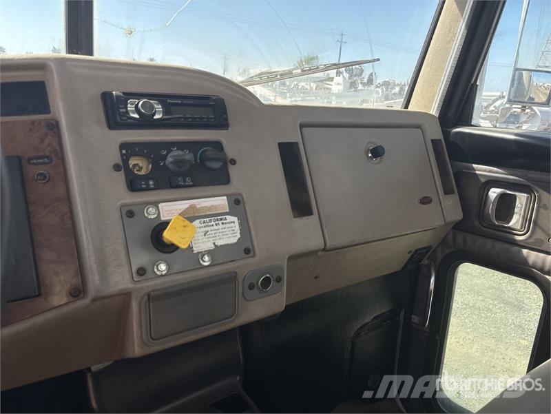 Peterbilt 335 Vesisäiliöautot