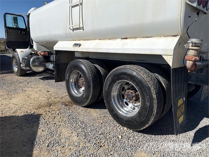 Peterbilt 335 Camion citerne à eau