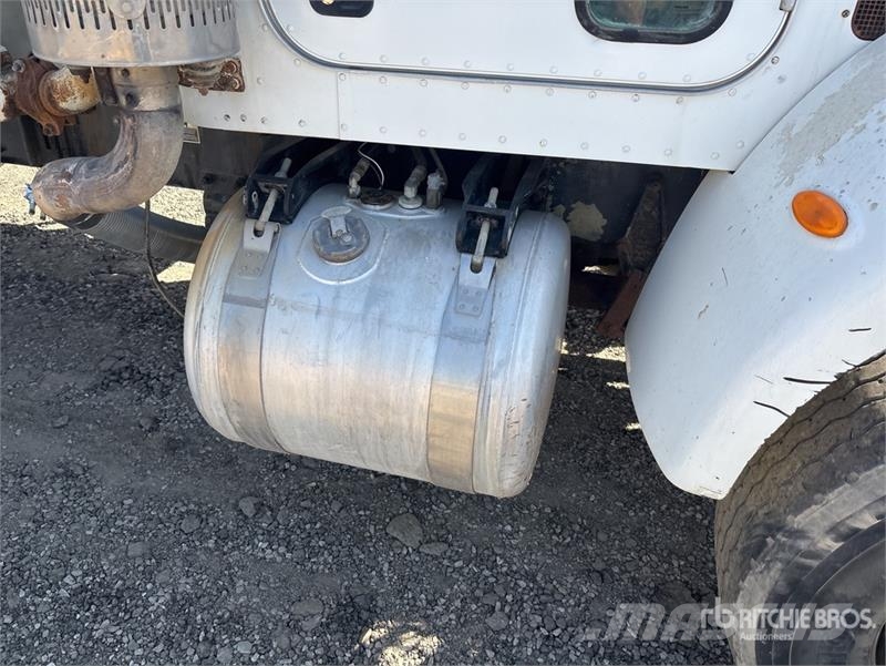 Peterbilt 335 Vesisäiliöautot