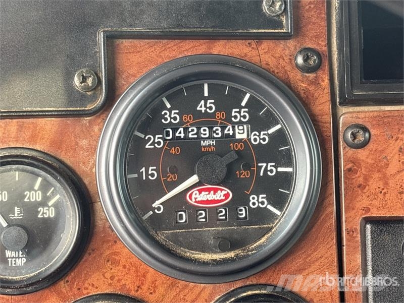 Peterbilt 335 Vákuum teherautok