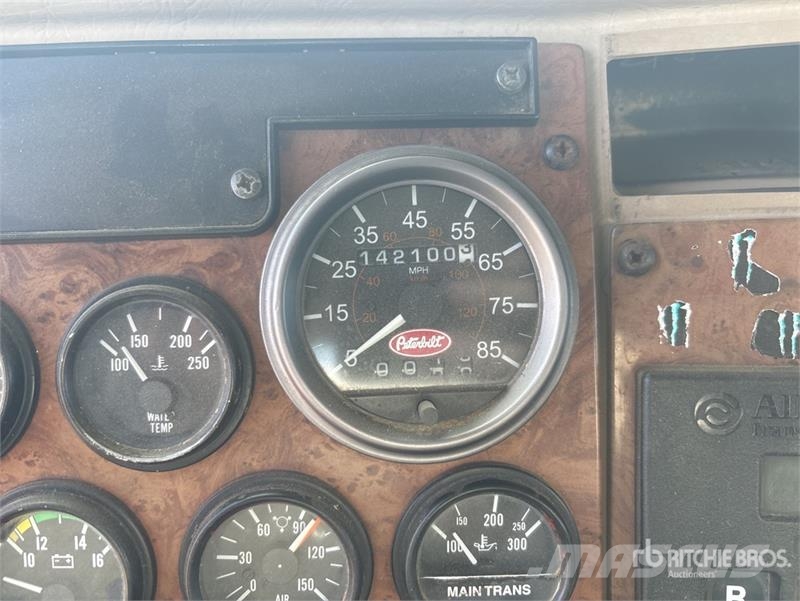 Peterbilt 335 Vesisäiliöautot