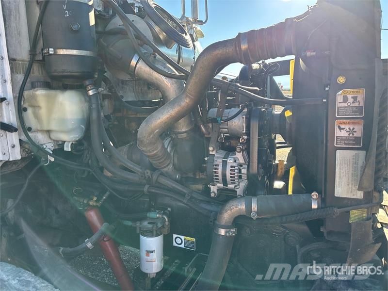 Peterbilt 335 Kipplader