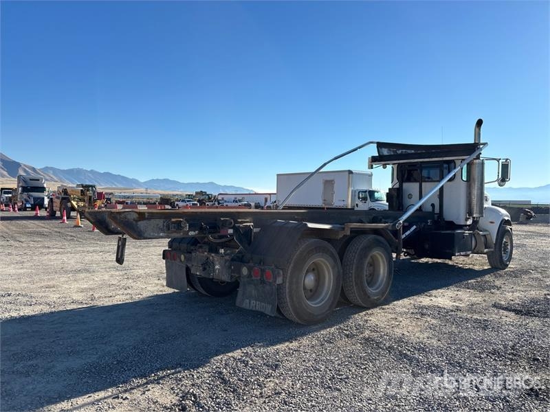 Peterbilt 335 Hidraulikus konténerszállító