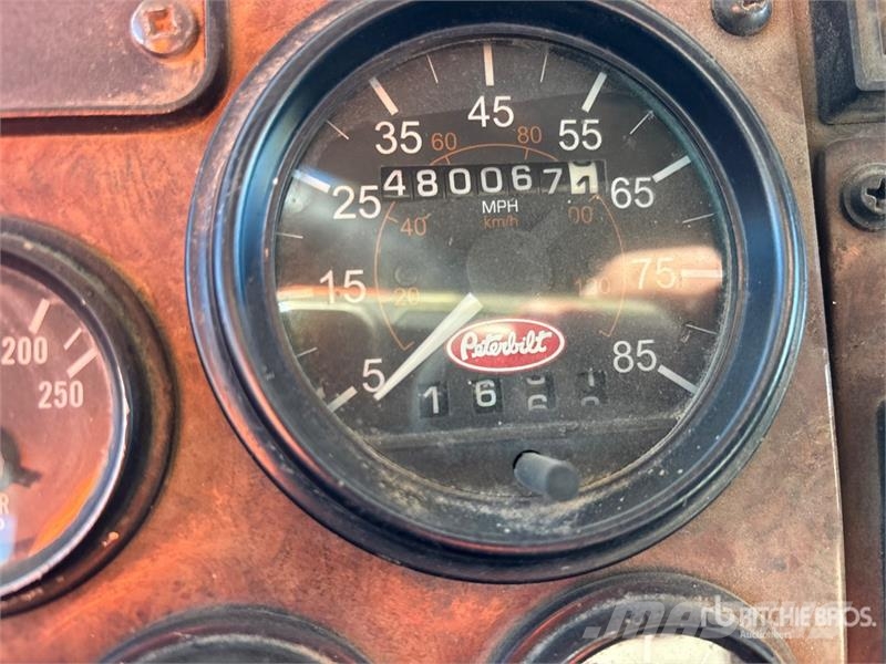 Peterbilt 335 Kipplader