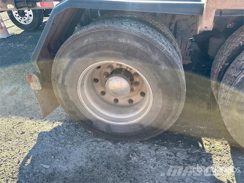 Peterbilt 335 Hidraulikus konténerszállító