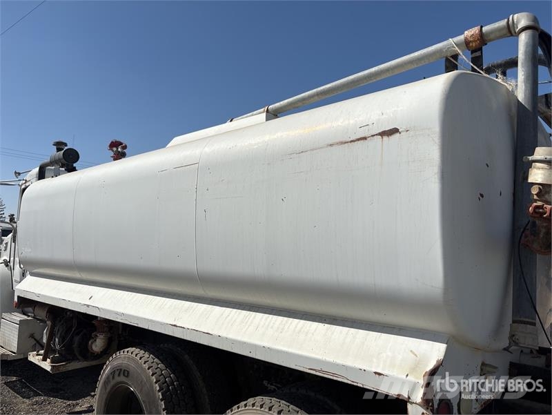 Peterbilt 335 Vesisäiliöautot