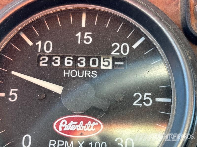 Peterbilt 335 Hidraulikus konténerszállító