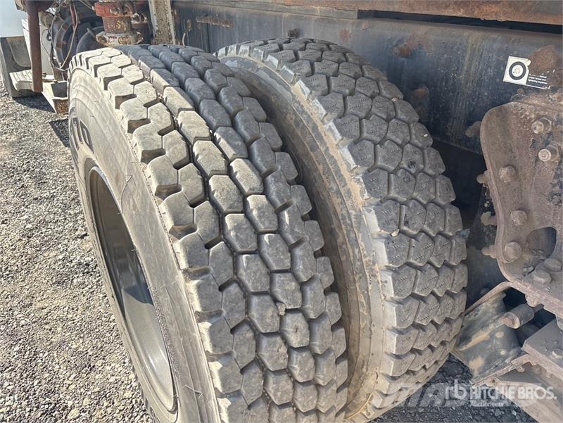 Peterbilt 335 Vesisäiliöautot