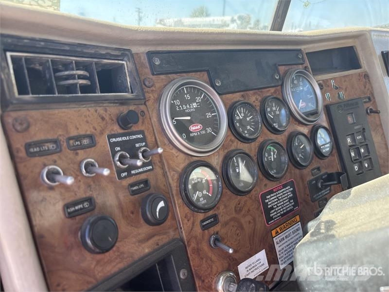 Peterbilt 335 Vesisäiliöautot