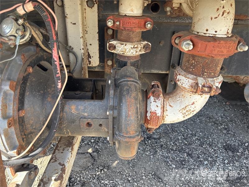 Peterbilt 335 Vesisäiliöautot