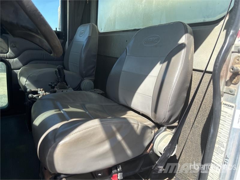 Peterbilt 335 Vesisäiliöautot