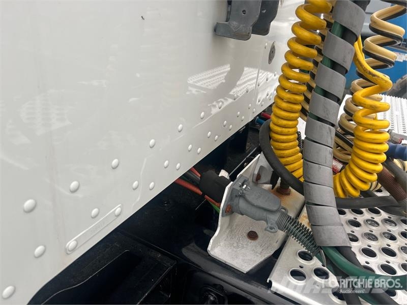 Peterbilt 337 وحدات الجر