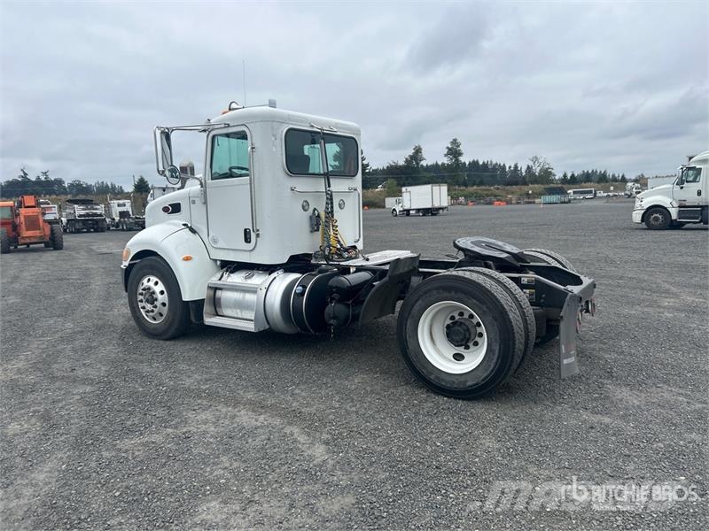 Peterbilt 337 وحدات الجر