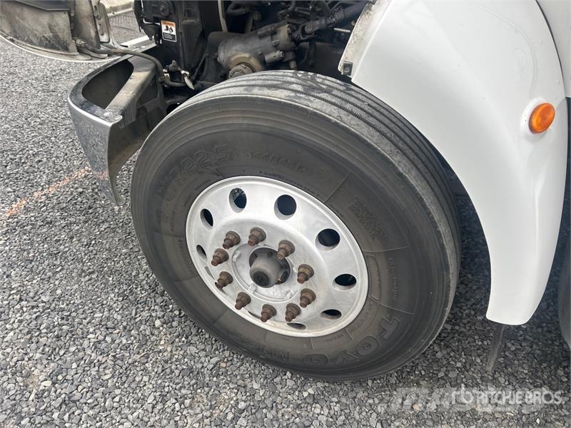 Peterbilt 337 وحدات الجر