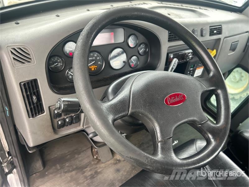 Peterbilt 337 وحدات الجر