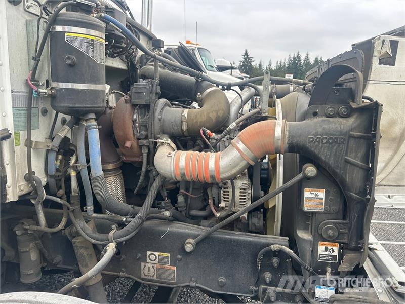 Peterbilt 337 وحدات الجر