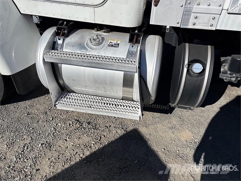 Peterbilt 337 Camion cassonati