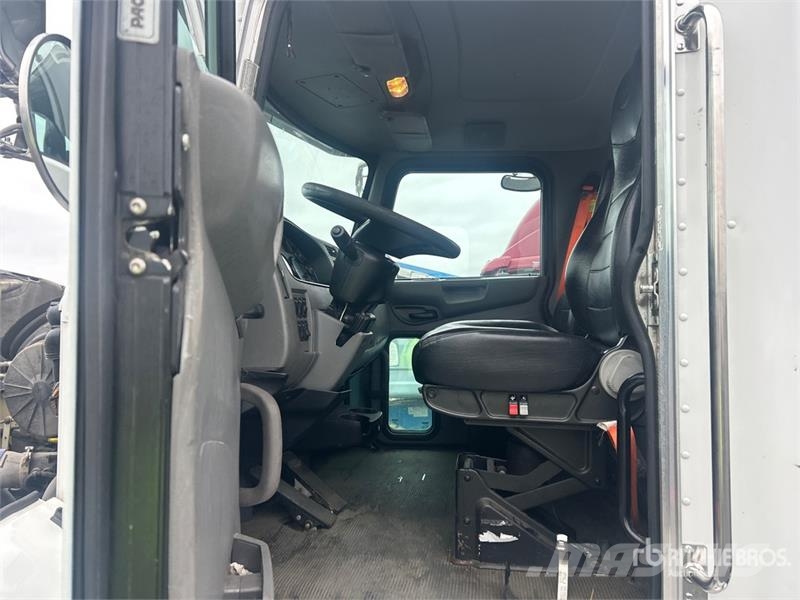Peterbilt 337 وحدات الجر