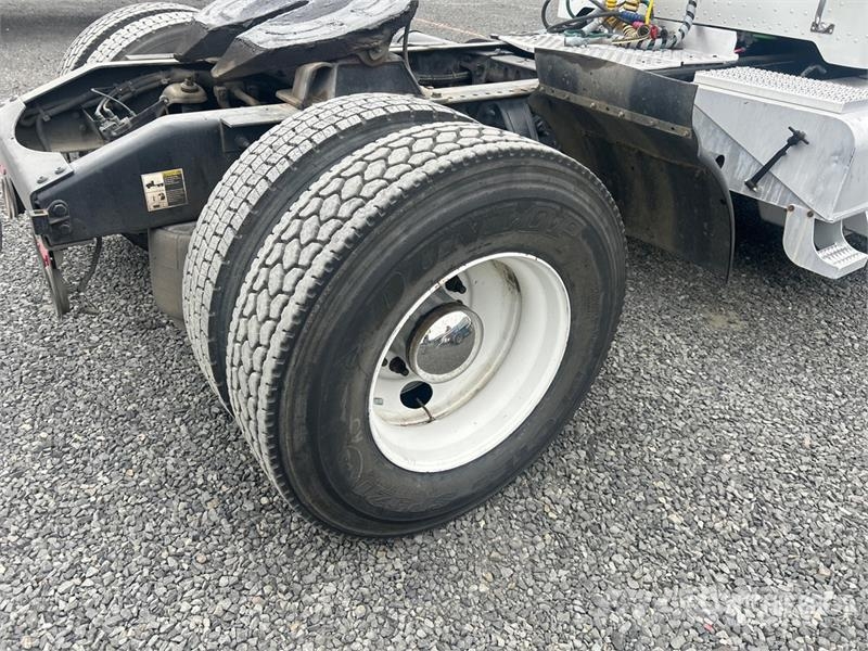 Peterbilt 337 وحدات الجر