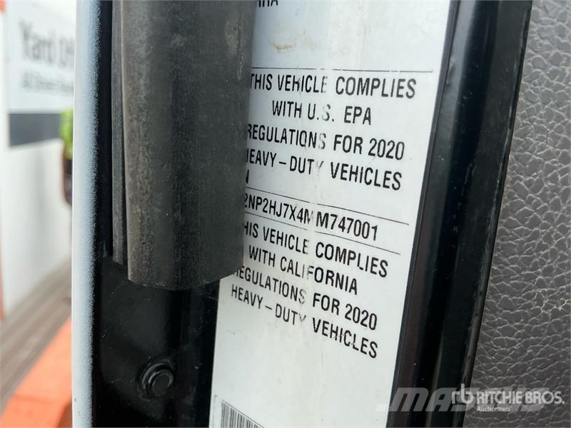 Peterbilt 337 2000 gal 4x2 Water Truck Cisterny na vodu