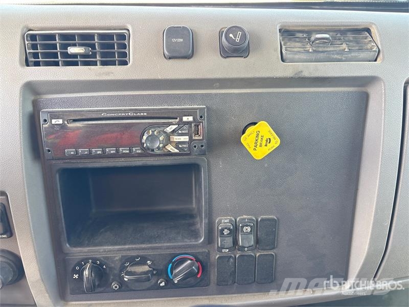 Peterbilt 337 Fuel Truck Tovornjaki cisterne