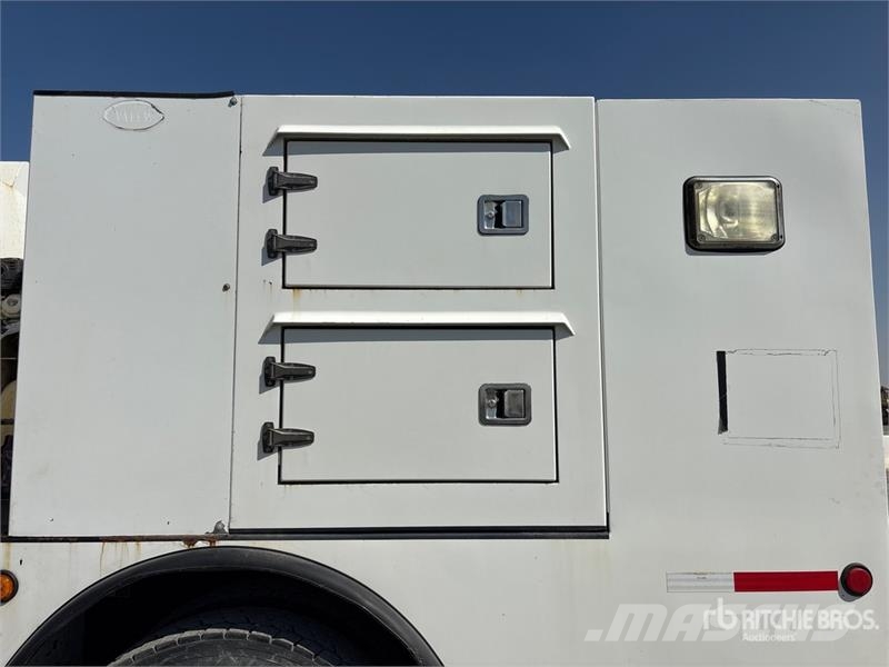 Peterbilt 337 Fuel Truck Tovornjaki cisterne