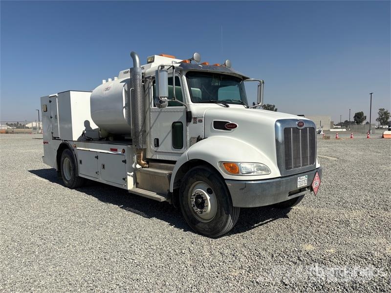 Peterbilt 337 Fuel Truck Tovornjaki cisterne
