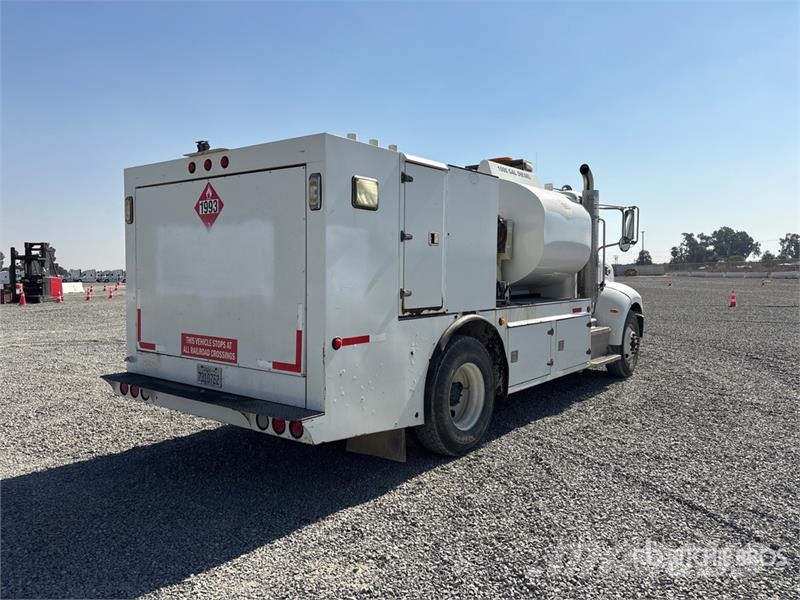 Peterbilt 337 Fuel Truck Tovornjaki cisterne
