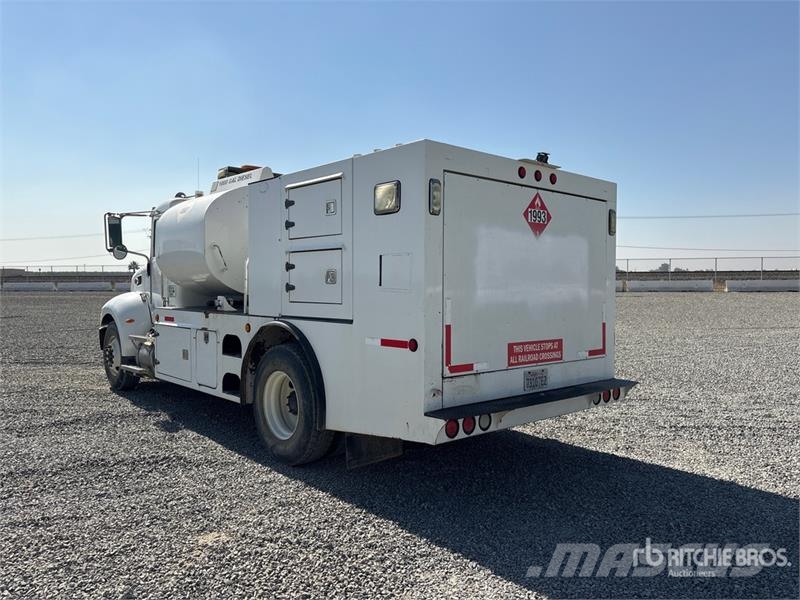 Peterbilt 337 Fuel Truck Tovornjaki cisterne