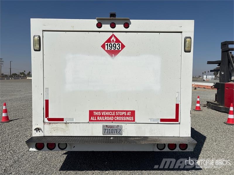 Peterbilt 337 Fuel Truck Tovornjaki cisterne