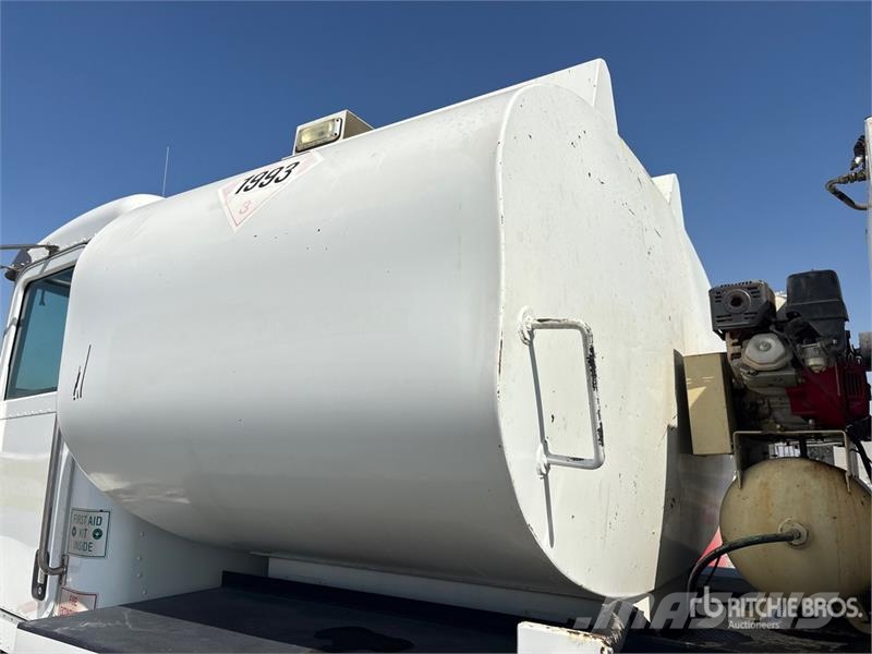 Peterbilt 337 Fuel Truck Tovornjaki cisterne