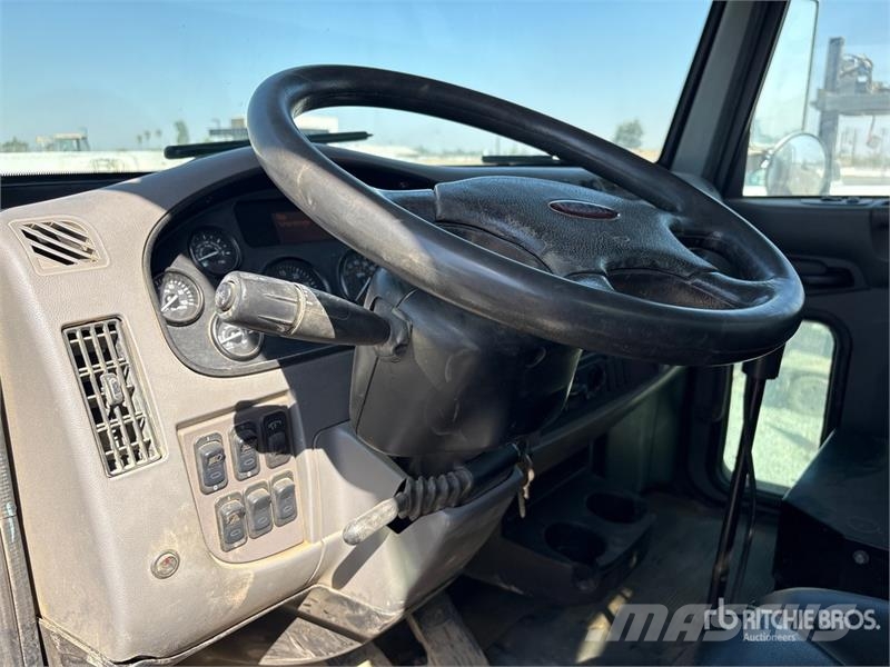 Peterbilt 337 Fuel Truck Tovornjaki cisterne