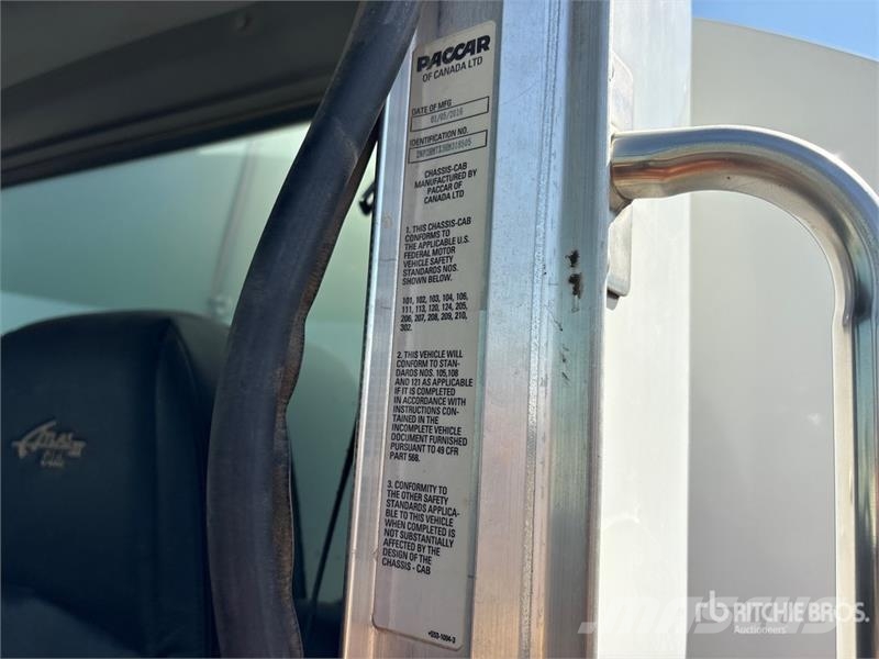 Peterbilt 337 Fuel Truck Tovornjaki cisterne