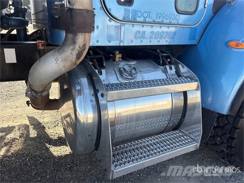 Peterbilt 340 Water bowser