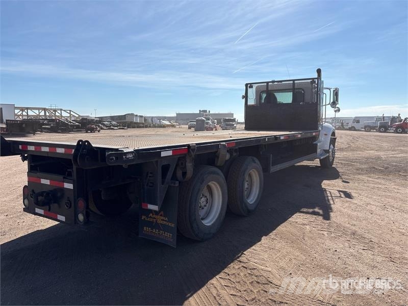 Peterbilt 348 Platformas/izkraušana no sāniem