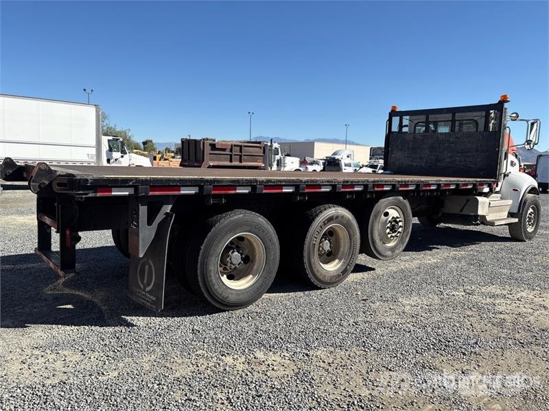 Peterbilt 348 平ボディー
