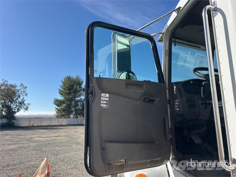 Peterbilt 348 Vesisäiliöautot