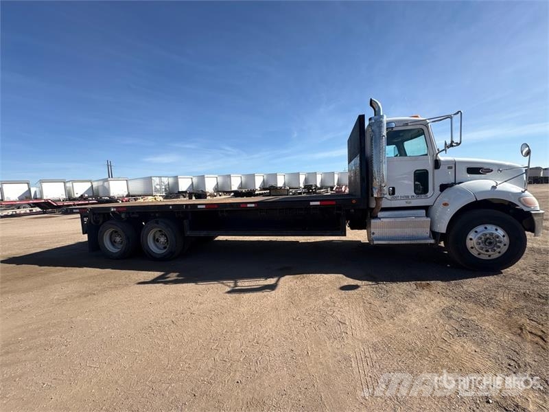 Peterbilt 348 Platformas/izkraušana no sāniem