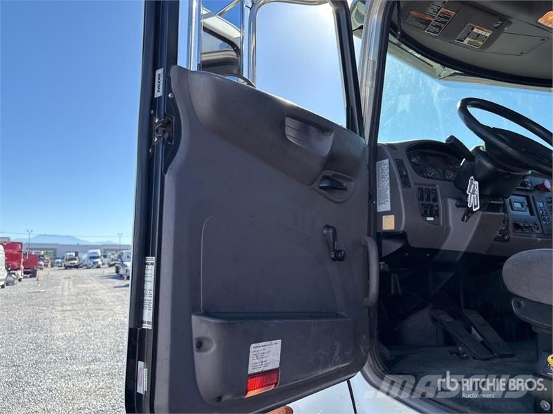 Peterbilt 348 平ボディー