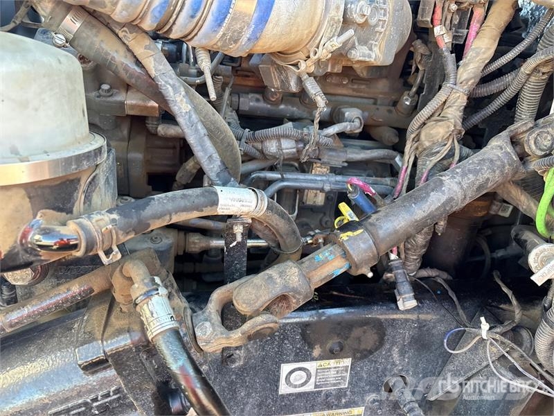Peterbilt 348 Platformas/izkraušana no sāniem