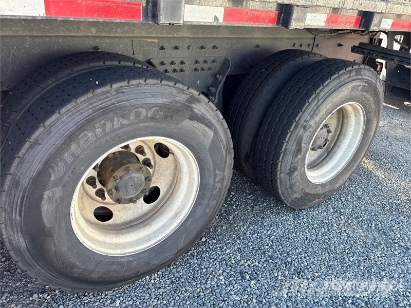 Peterbilt 348 平ボディー