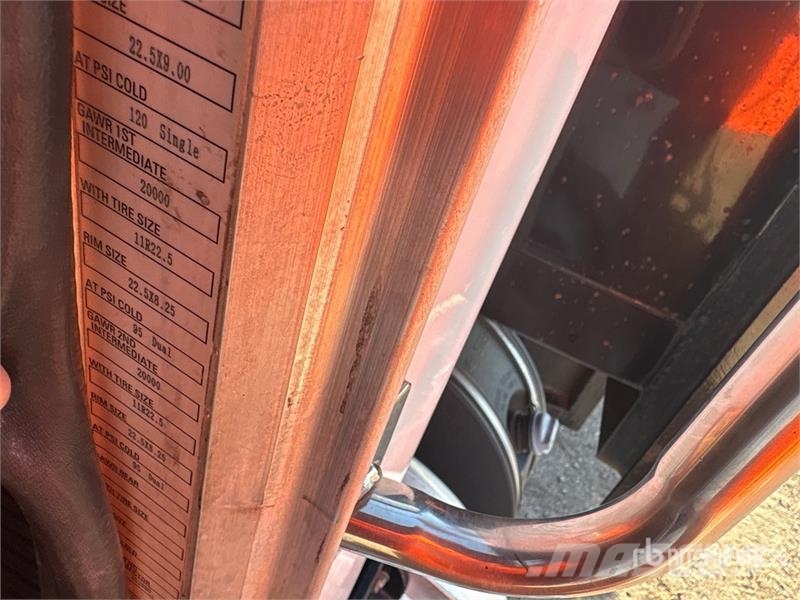 Peterbilt 348 Platformas/izkraušana no sāniem