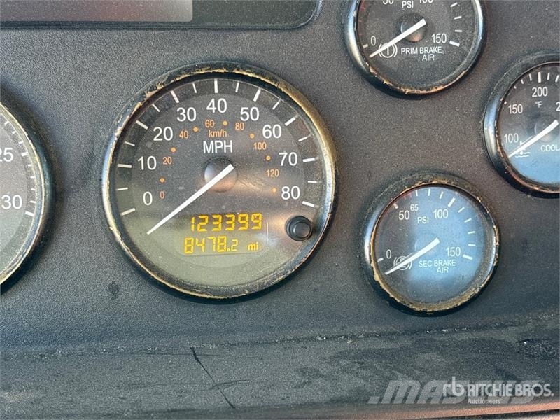 Peterbilt 348 平ボディー