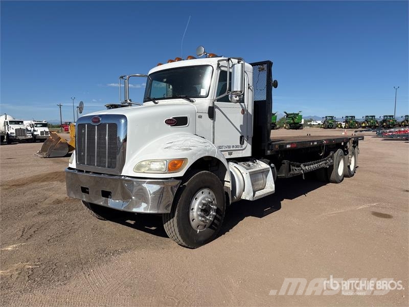 Peterbilt 348 Platformas/izkraušana no sāniem