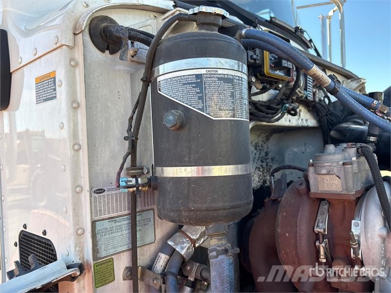 Peterbilt 348 Platformas/izkraušana no sāniem